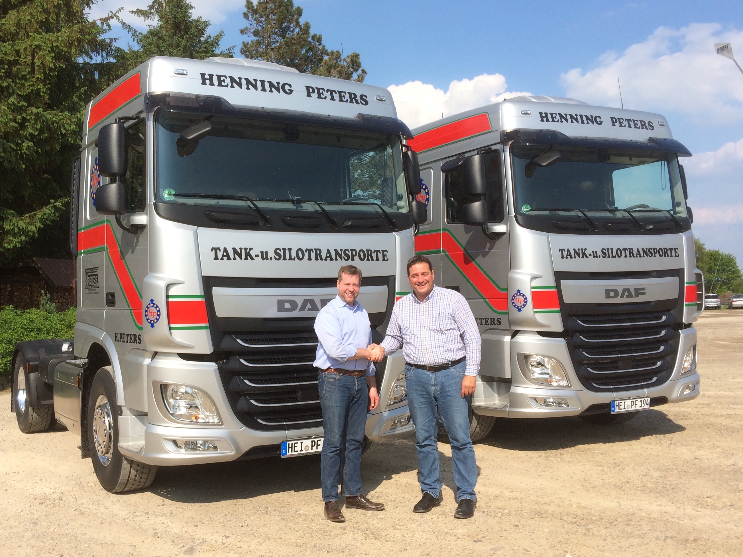 DAF Fahrzeugübergabe an die Henning Peters GmbH & Co.KG