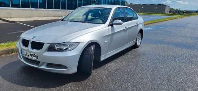 BMW 320 3 Limousine 320d - PKW - Limousine